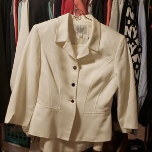 Le Suit Women's White Jacket With White Skirt.